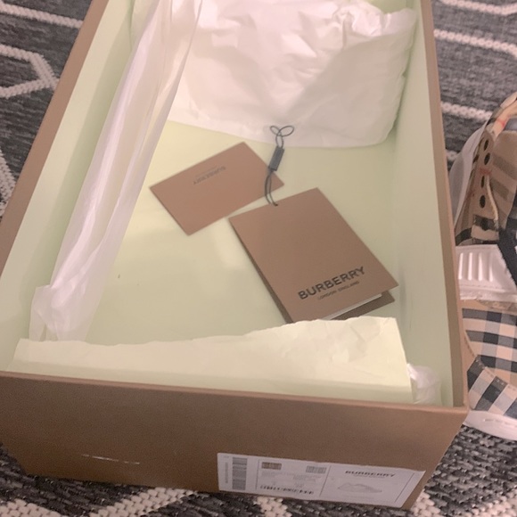 Authentic Burberry low top sneaker woman’s size 36-EUR size 6 USA - Picture 4 of 7